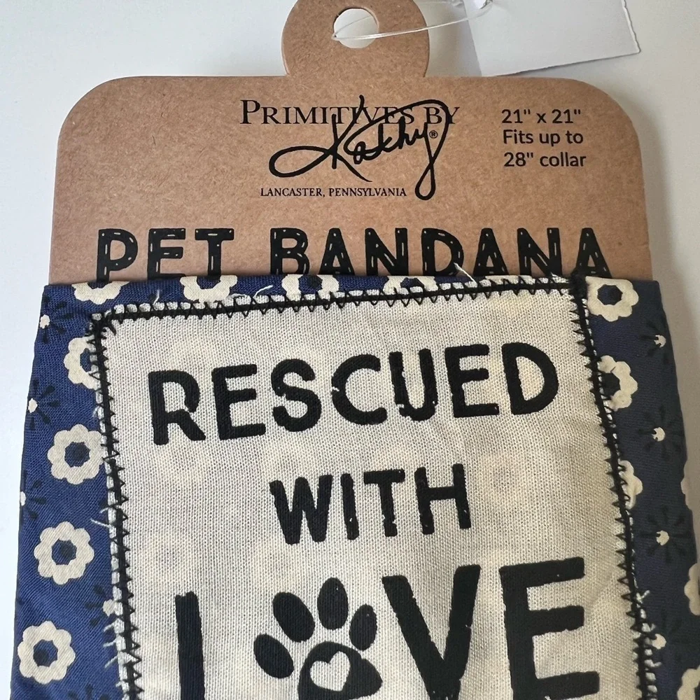 ‘Rescued with Love’ dog bandana. Fits‎ up to 28”.